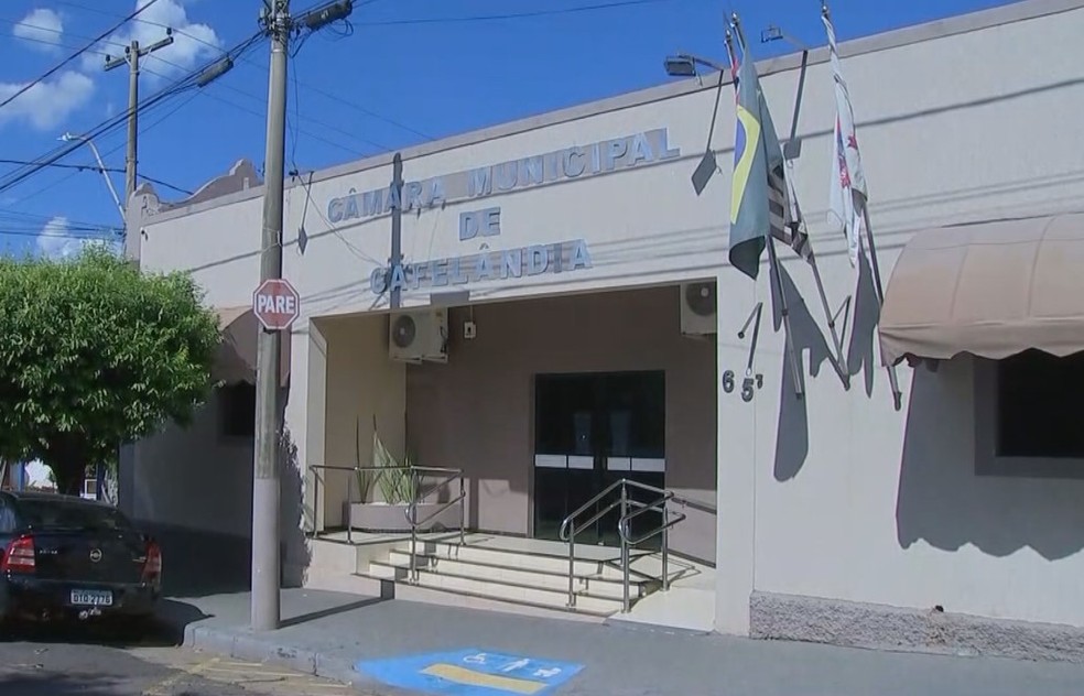 Após ação do MP, vereadores de Cafelândia revogam lei que aumentava os próprios salários — Foto: TV TEM/Reprodução