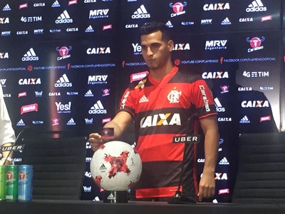 Sério, Trauco mostra otimismo no  Fla: Expectativa de fazer história