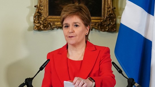 Primeira-ministra da Escócia renuncia de forma repentina citando falta de energia para continuar no cargo