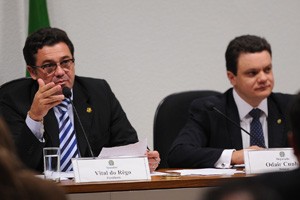O presidente da CPI, senador Vital do Rêgo (PMDB-PB), à esq., e o relator, deputado Odair Cunha (PT-MG) (Foto: Agência Câmara)