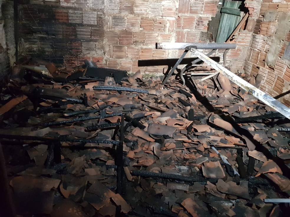 As vítimas estavam consumindo bebida alcoólica quando o fogo começou. — Foto: Rafaela Duarte/ Sistema Verdes Mares