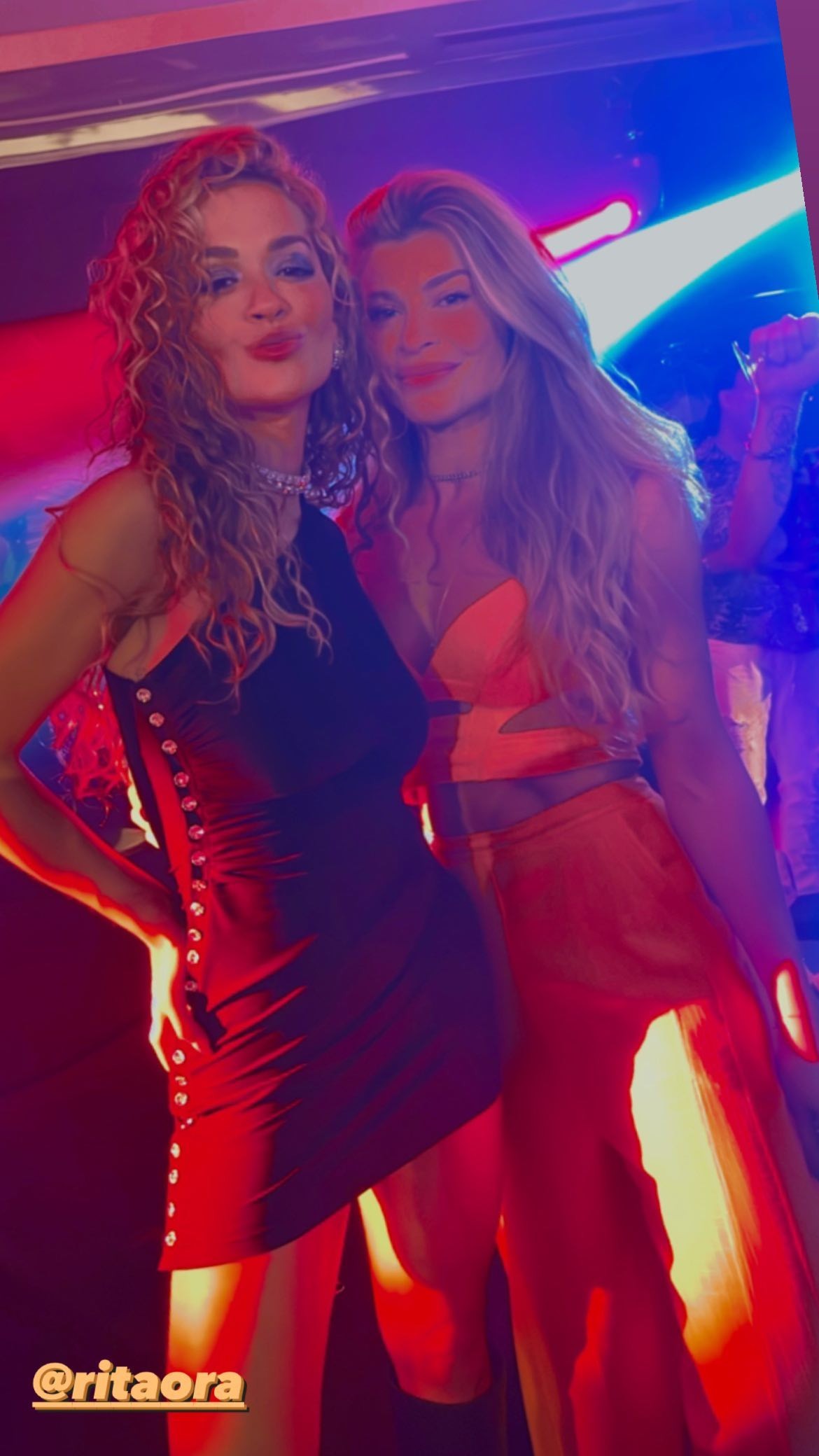 Rita Ora e Grazi Massafera (Foto: Reprodução/Instagram)