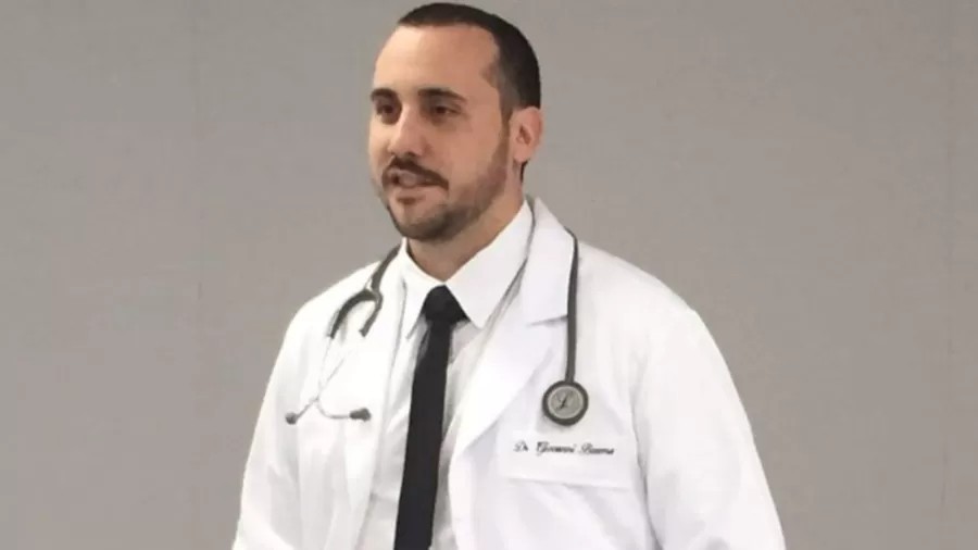 Giovanni Quintella Bezerra, médico anestesista foi preso em flagrante por estupro de vulnerável durante parto cesárea (Foto: Reprodução /Twitter)