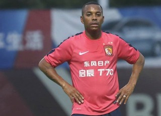 Grêmio não descarta Robinho para ter acréscimo, mas cita ética com Santos