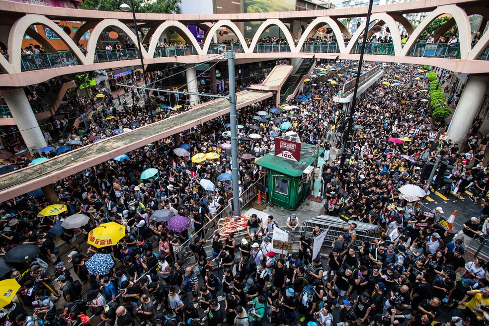 Imagem de manifestação contra governo de Hong Kong — Foto: Laurel Chor / AFP