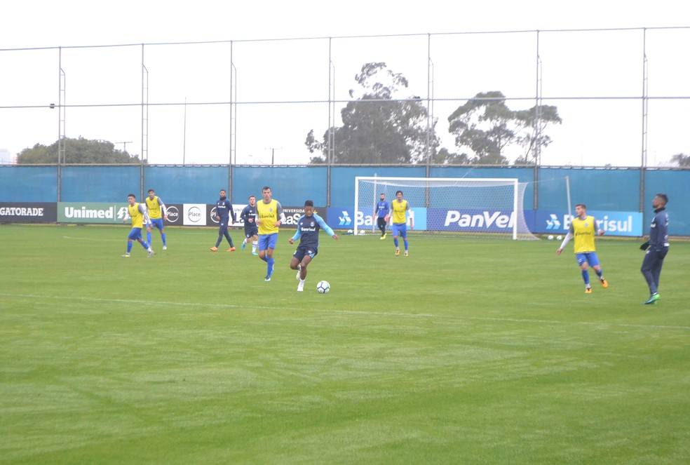 Com ausência de Everton, Marinho iniciou entre os titulares (Foto: Eduardo Moura)