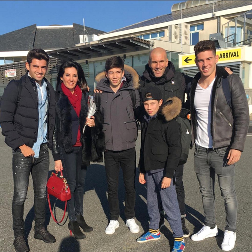 Zidane, a esposa e os filhos Enzo, Theo, Elyas e Luca (Foto: Reprodução / Instagram)