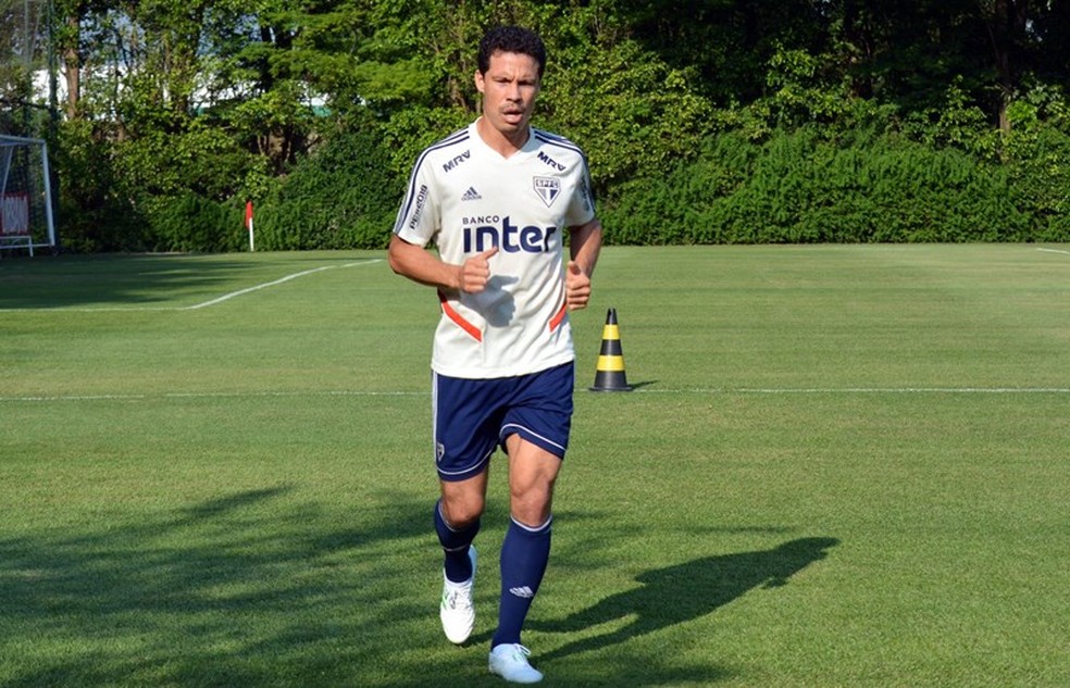 Hernanes retornou aos treinos no São Paulo — Foto: Érico Leonan / saopaulofc.net