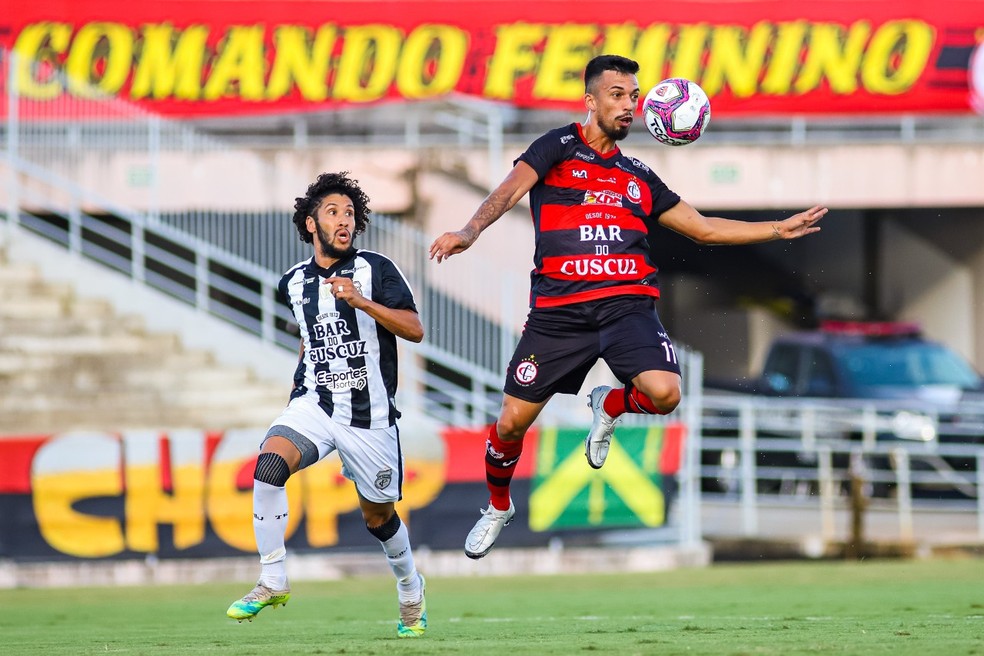 Campinense e Treze avan�aram junto para a repescagem e agora s� podem se enfrentar novamente numa eventual final � Foto: Daniel Lins / Campinense 