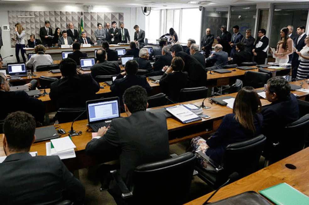 Plenário da comissão que aprovou a TLP (Foto: Marcos Oliveira/Agência Senado)