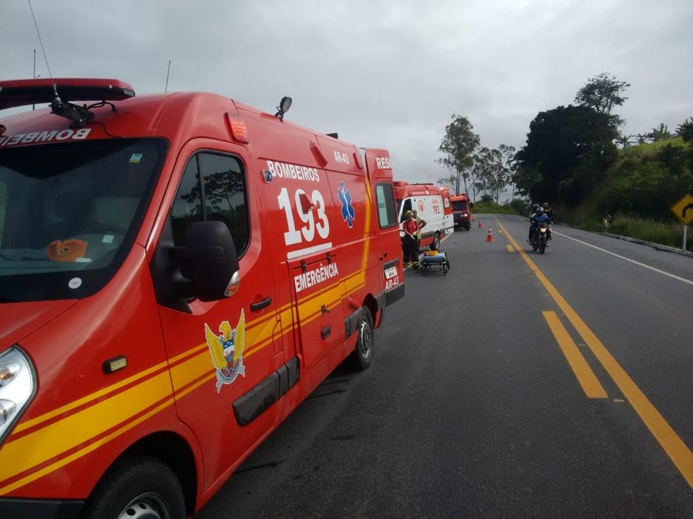 Bombeiros e Samu socorreram vítimas de atropelamento seguido de capotamento em Branquinha, AL — Foto: Divulgação/Corpo de Bombeiros de Alagoas 