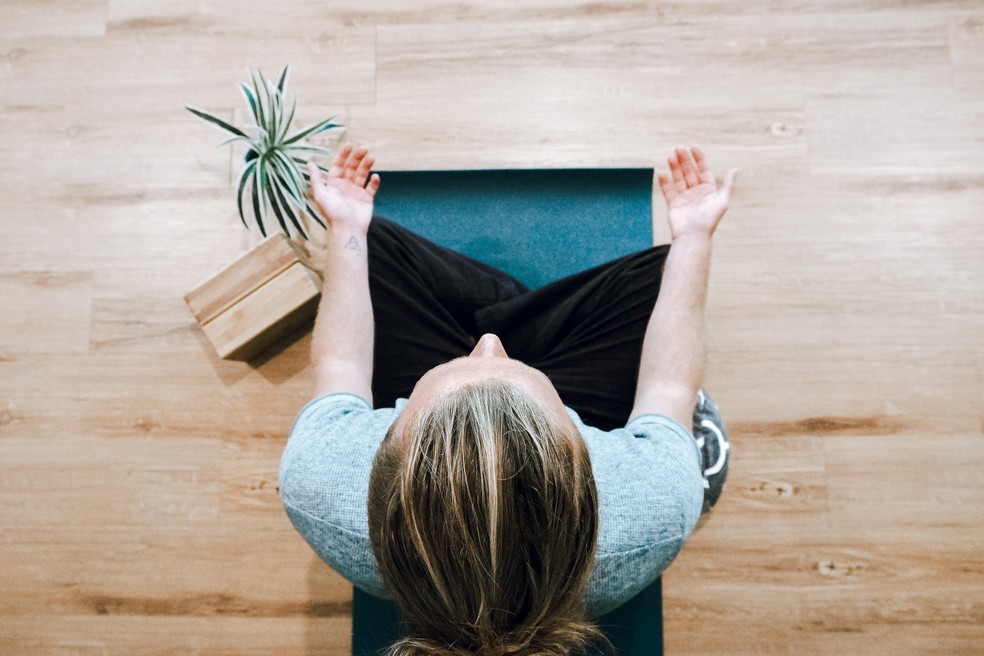Veja como a mudança na rotina e o equilíbrio podem te ajudar a evitar a síndrome de burnout — Foto: Reprodução/Unsplash