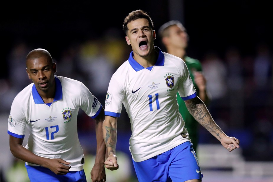 Laterais por dentro, meio-campo vazio e brilho de Coutinho: os detalhes tÃ¡ticos da vitÃ³ria do Brasil
