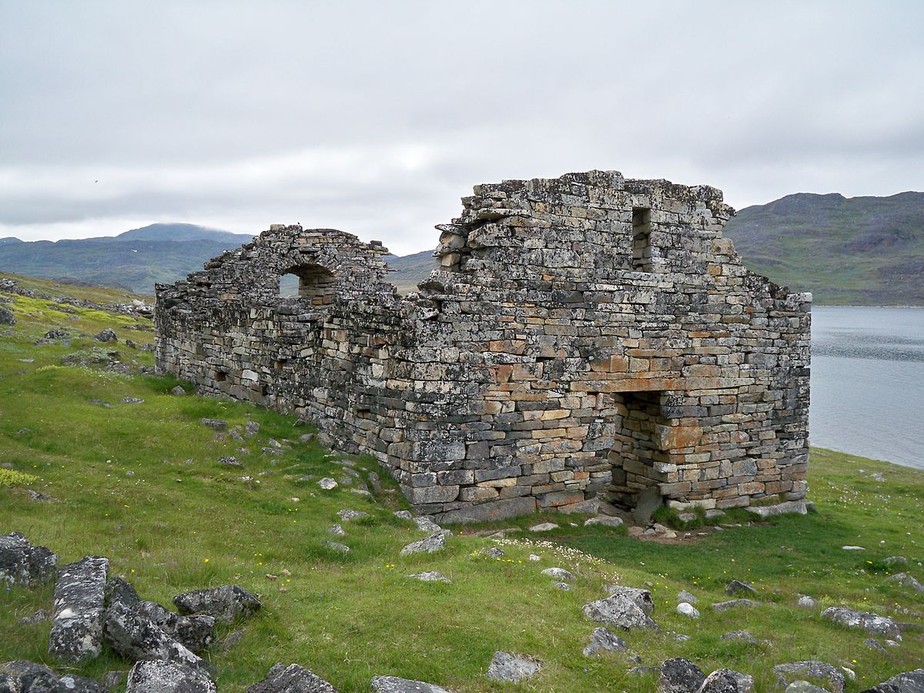 Igreja Hvalsey, que pertenceu a assentamento abandonado da Groenlândia Nórdica