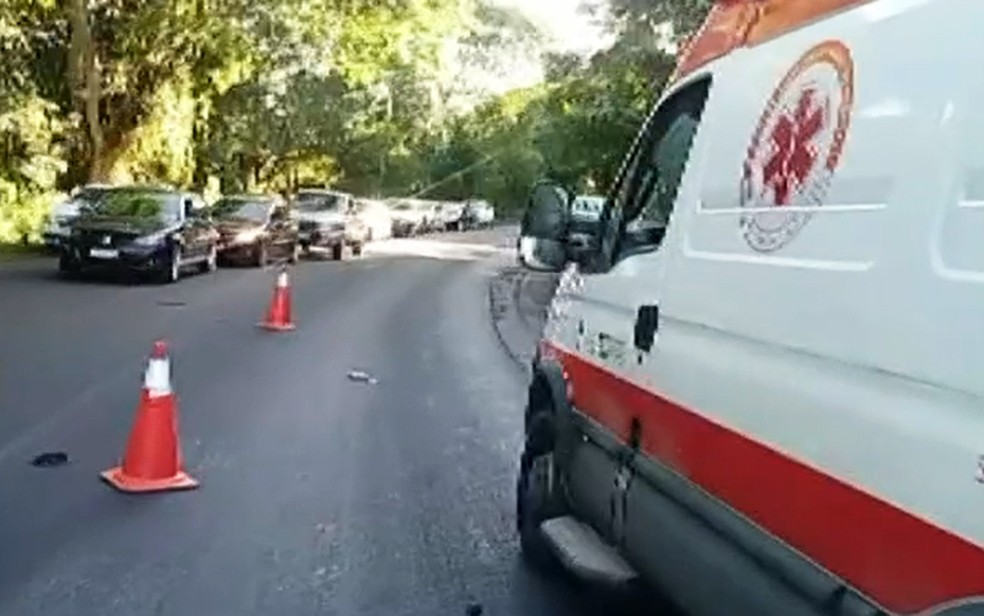 Pista chegou a ser interditada, para o resgate das vítimas — Foto: Reprodução/TV Bahia