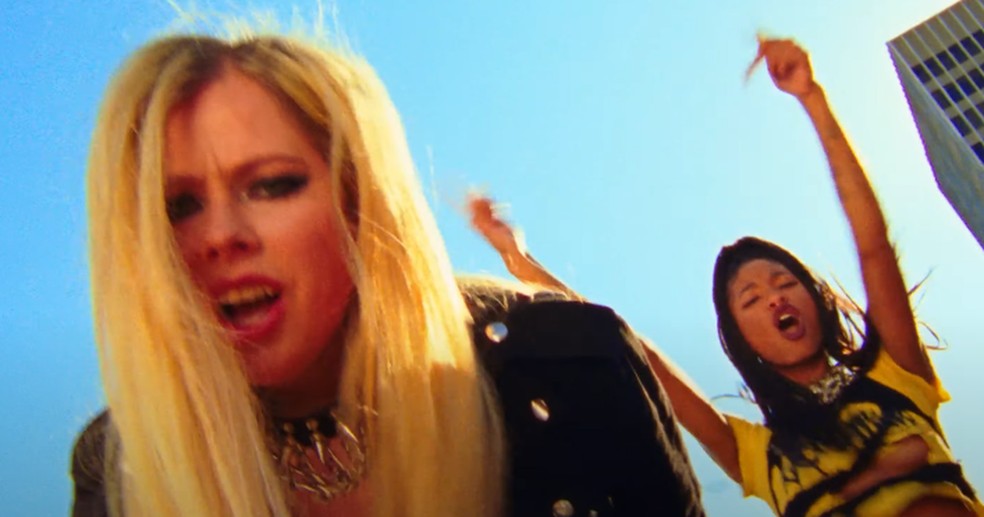 Willow Smith e Avril Lavigne em 'Grow' &mdash; Foto: Reprodu&ccedil;&atilde;o/Instagram