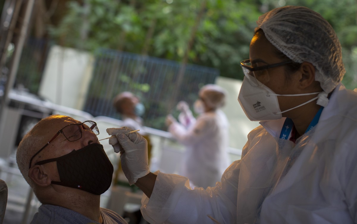 Nova onda de Covid: altas de casos e interna&ccedil;&otilde;es atingem pelo menos 6 estados e DF