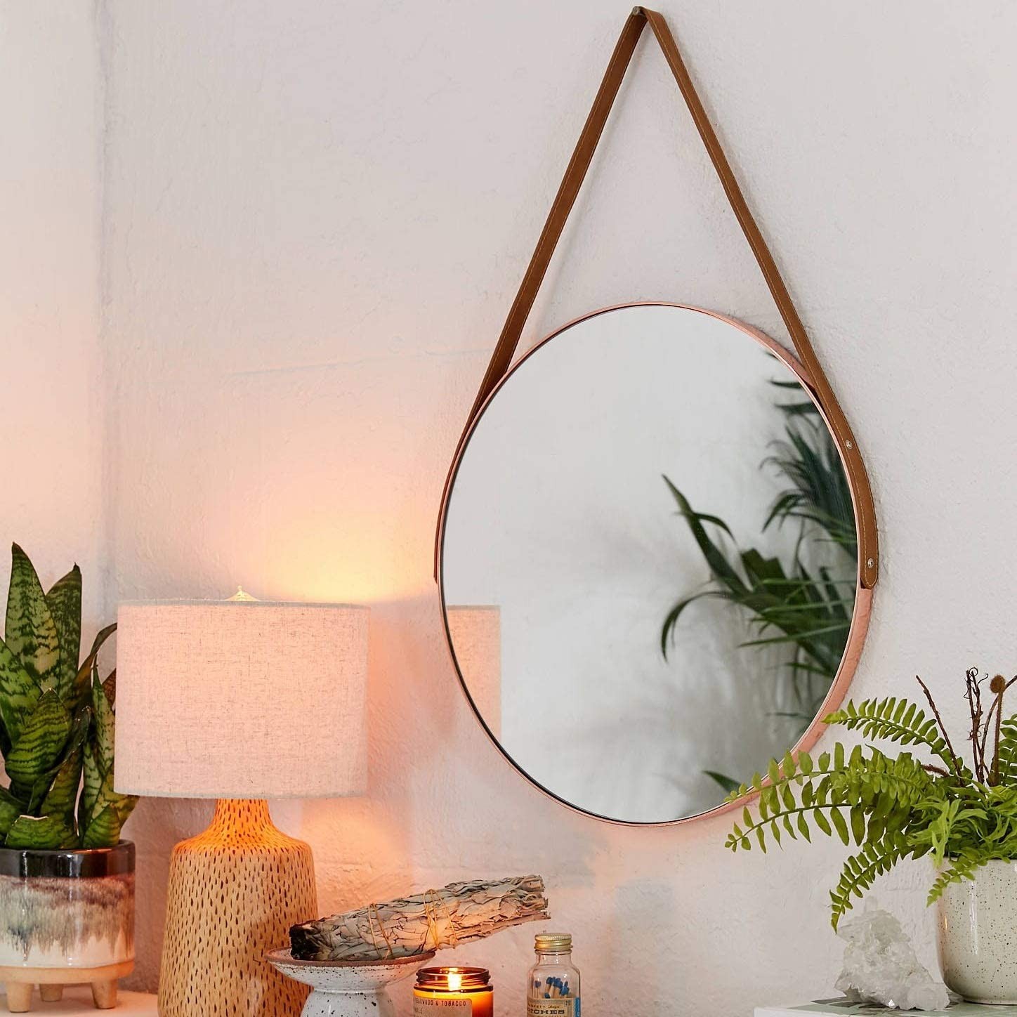 Espelho com alça de couro (Foto: Reprodução/Amazon)