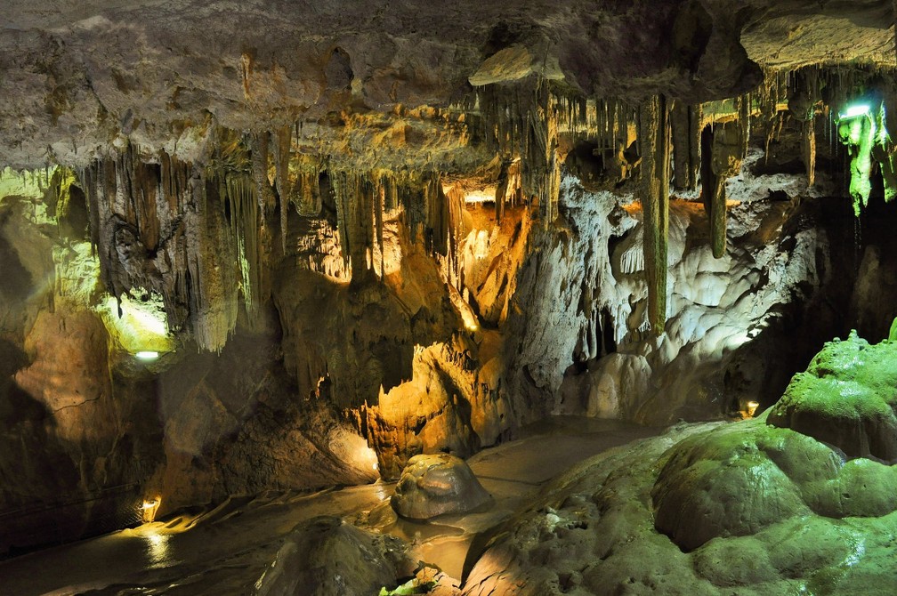 As cavernas não eram muito confortáveis para dormir — Foto: Pexels