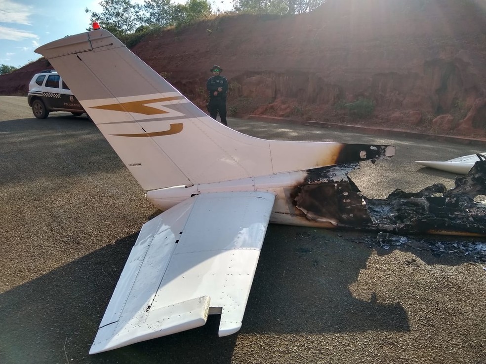 Avião estava destruído — Foto: Polícia Civil-MT/ Divulgação