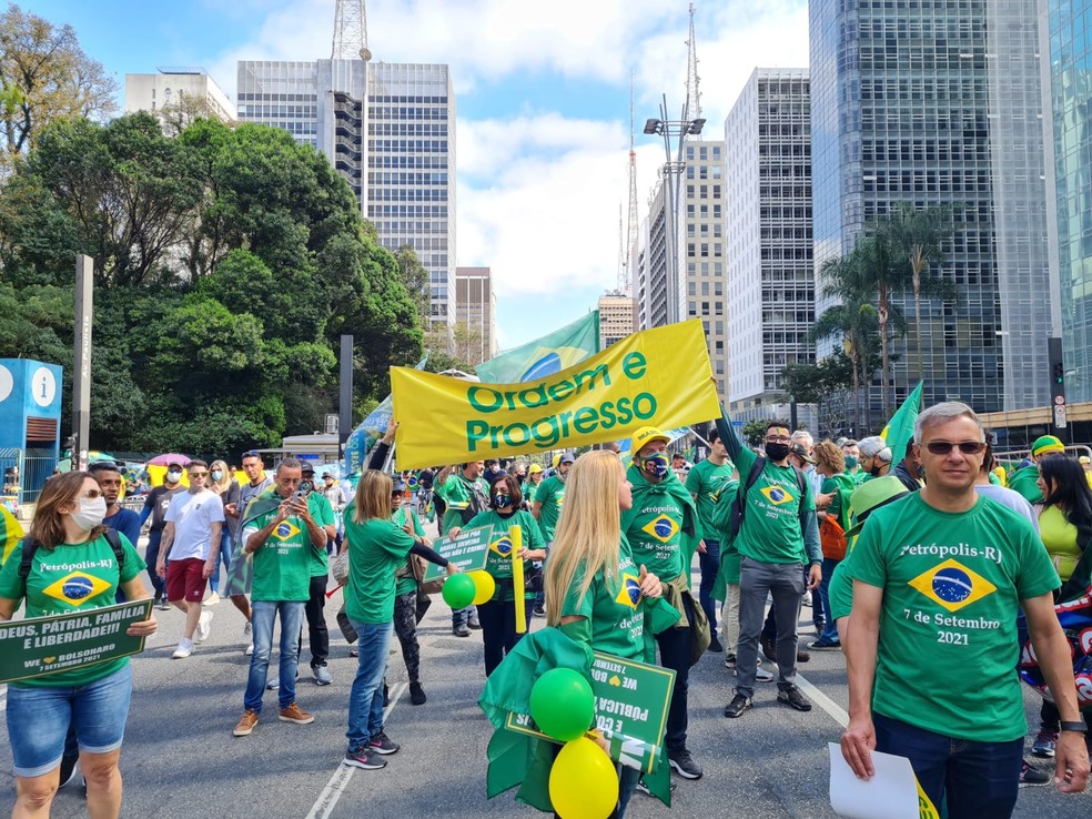 Manifestantes protestam na Avenida Paulista a favor de Bolsonaro  — Foto: G1 SP