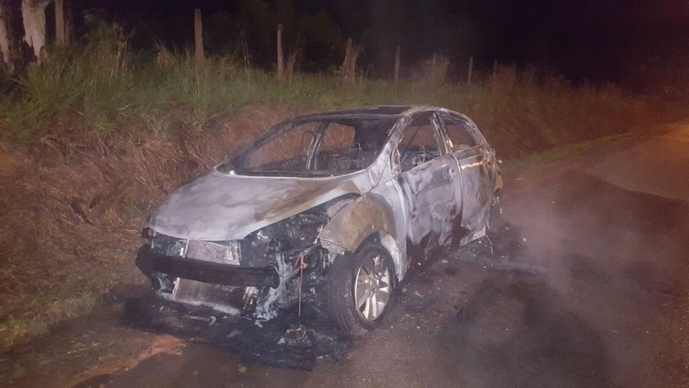 Carro do policial federal foi encontrado na Estrada do Quixadá (Foto: Arquivo pessoal)