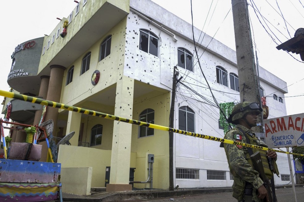 Massacre no sul do México deixa 20 mortos, incluindo prefeito — Foto: FRANCISCO ROBLES / AFP