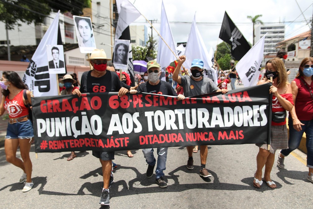 Recife (PE) - Protesto contra o Presidente Jair Bolsonaro neste sábado (2), na área Central de Recife (PE) — Foto: Marlon Costa/Futura Press/Estadão Conteúdo