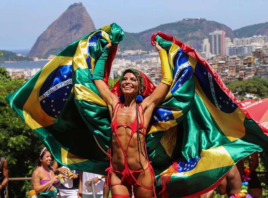 Cor e animação embloco de carnaval do Rio