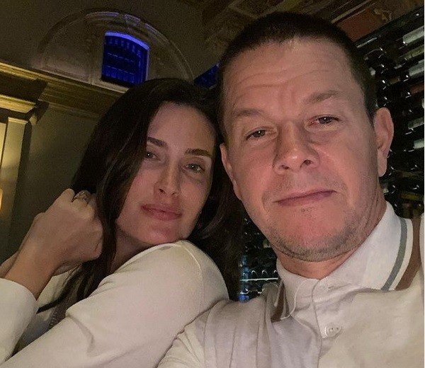 O ator Mark Wahlberg com a esposa, a modelo Rhea Durham (Foto: Instagram)