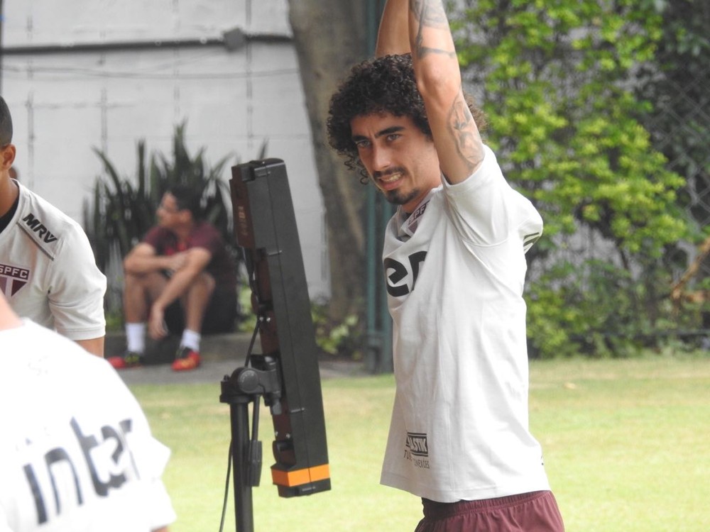 Meia-atacante não se reapresenta no SP; corte do clássico foi técnico