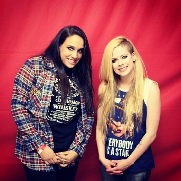 Avril Lavigne e fã no 'Meet & Greet' em São Paulo (Foto: imgur)