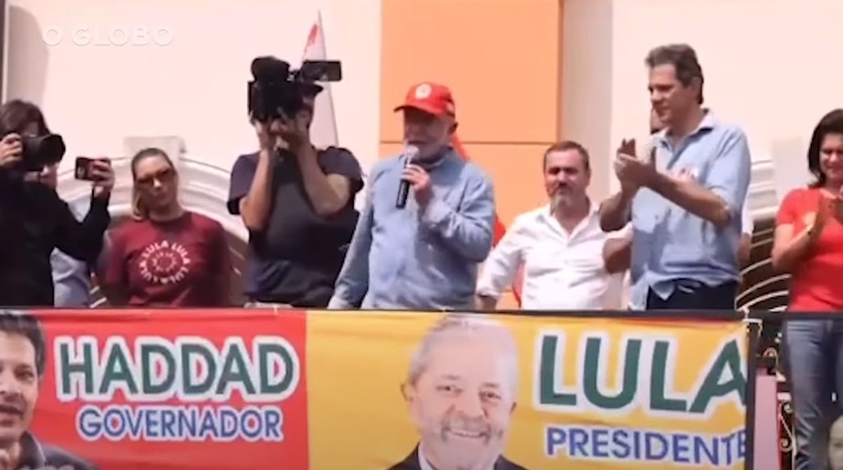 Lula (PT) durante um comício em São Bernardo do Campo, São Paulo.