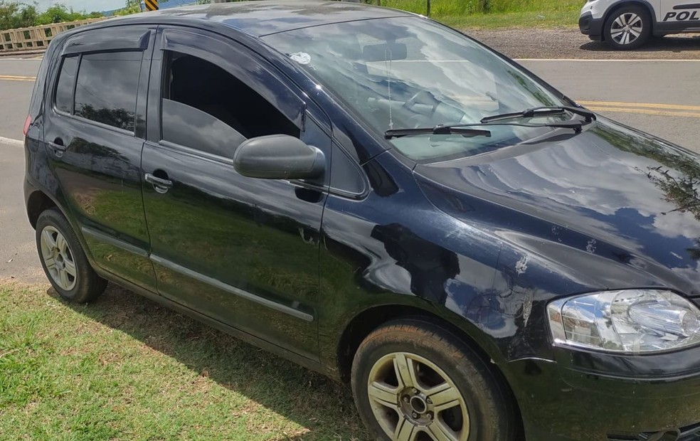 Colisão do ciclista com o carro foi lateral em Herculândia  — Foto: João Trentini/ Divugalção 