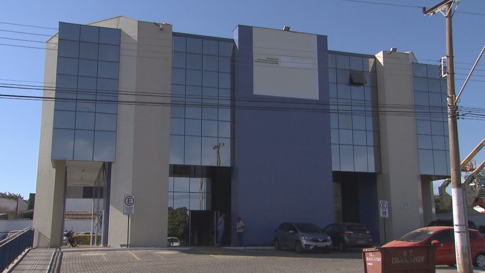 Fachada da Secretaria de Políticas para Crianças, Adolescentes e Juventude (Secriança) do DF  — Foto: TV Globo/Reprodução 