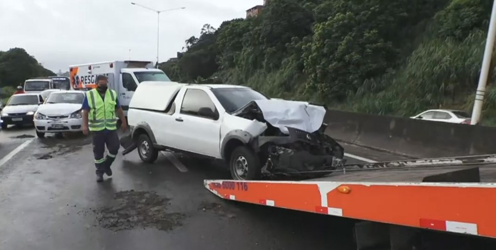 Acidente na BR-324 — Foto: Reprodução/TV Bahia