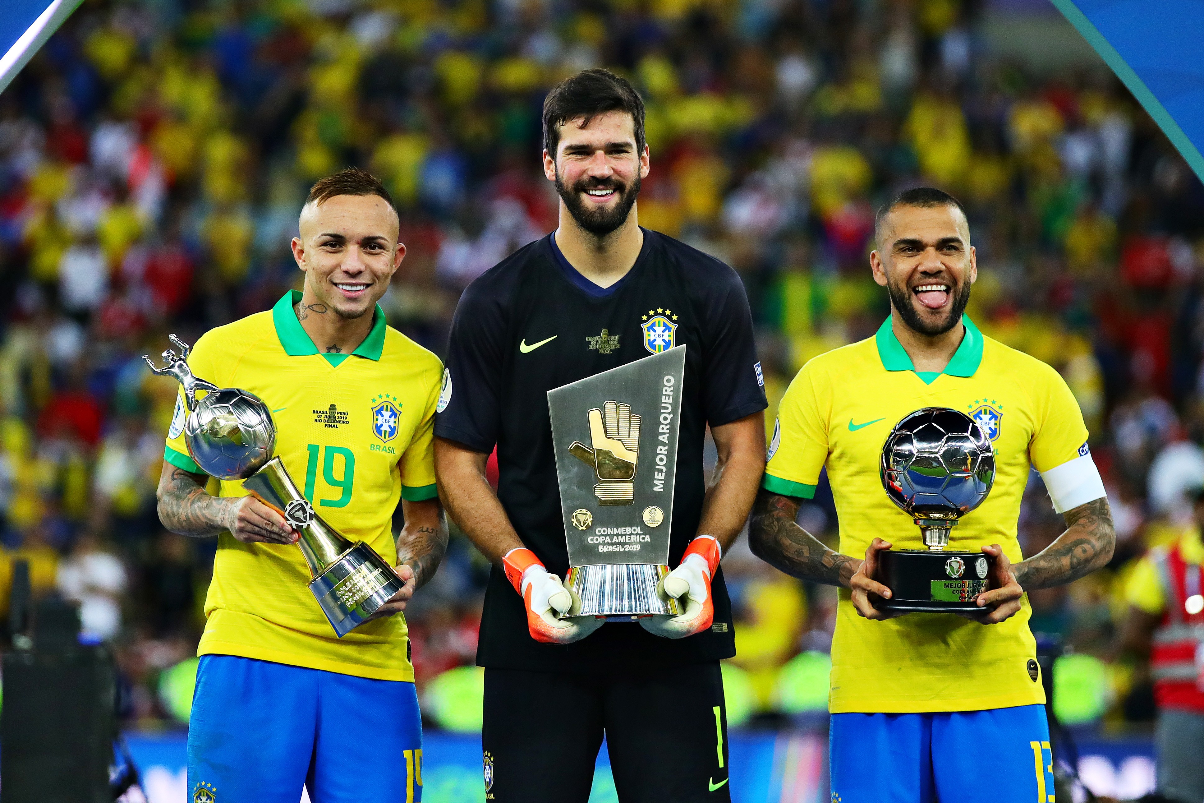 Alisson e Dani Alves foram destaques da seleção brasileira na Copa América juntamente com Everton Cebolinha (Foto: Getty Images)