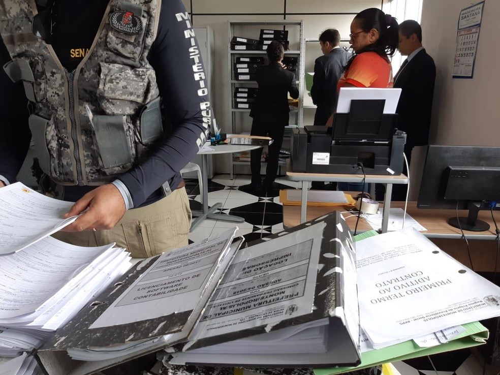 Documentos apreendidos servirão para embasar investigação de denúncia de fraudes em contratos — Foto: Ascom/MP-AL