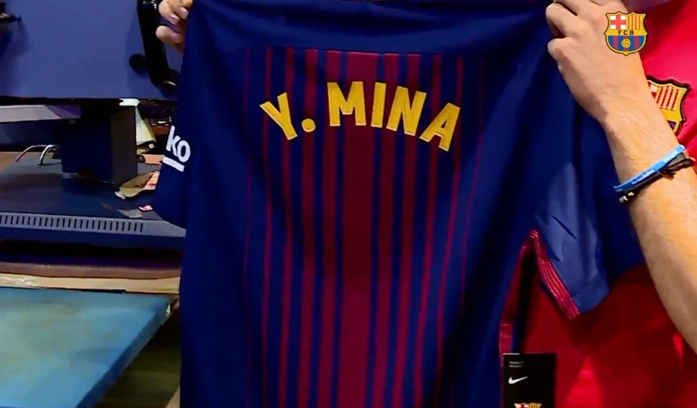 Camisa de Mina Barcelona (Foto: Reprodução / Twitter)