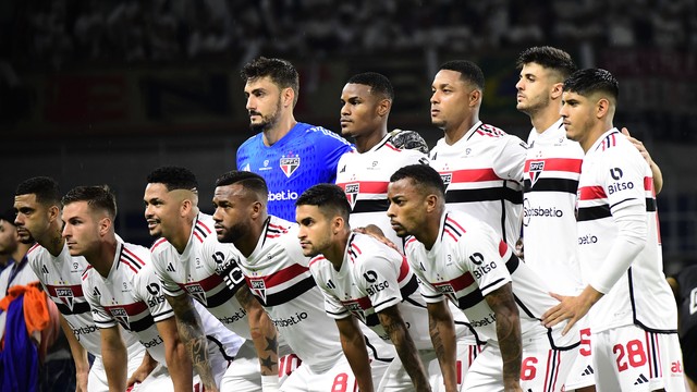 Time do São Paulo antes do jogo contra o Água Santa