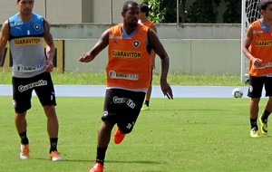 Airton botafogo treino (Foto: Gustavo Rotstein) Airton botafogo treino (Foto: Gustavo Rotstein)
