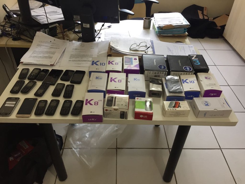 PF apreendeu 70 telefones celulares durante operação contra 