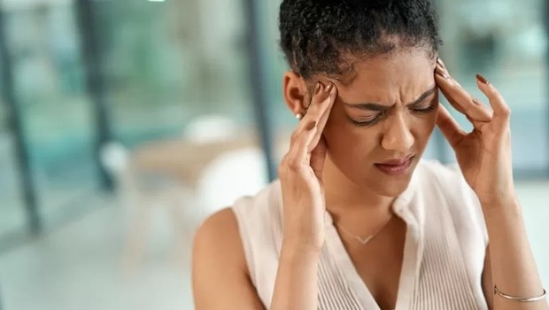 O sintoma mais comum do sangramento cerebral é dor de cabeça intensa e abrupta (Foto: Getty Images via BBC)