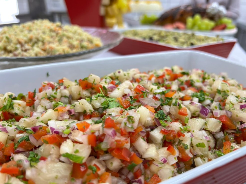Vinagrete de abacaxi pode ser preparado como opção para a ceia de Natal  (Chef Marília) — Foto: Fábio Modesto / TV TEM 