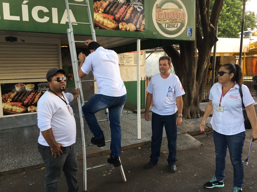 Vistoria foi realizada no camelódromo da Praça da Bandeira, em Presidente Prudente (Foto: Valmir Custódio/G1)