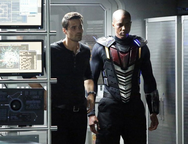 J. August Richards em cena da série Agents of SHIELD, da Marvel (Foto: Reprodução)