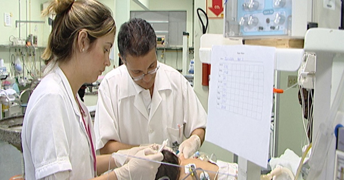 G1 - Fisioterapeuta de Divinópolis, MG cria suporte para secador de cabelo  - notícias em Triângulo Mineiro