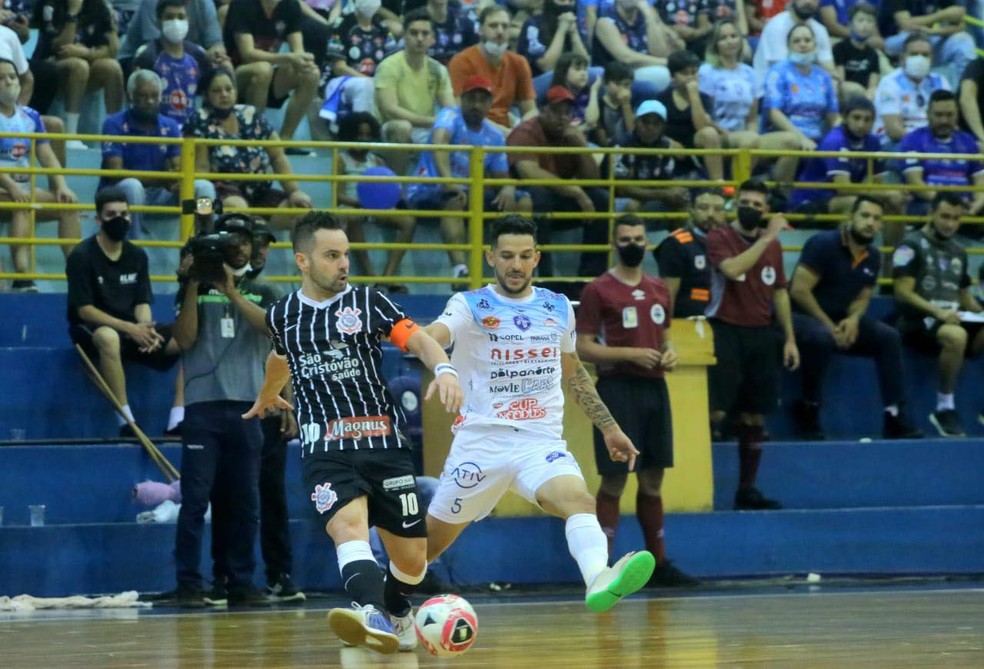 Foz X Corinthians nas oitavas de final da Liga Futsal — Foto: Nilton Rolin/LNF