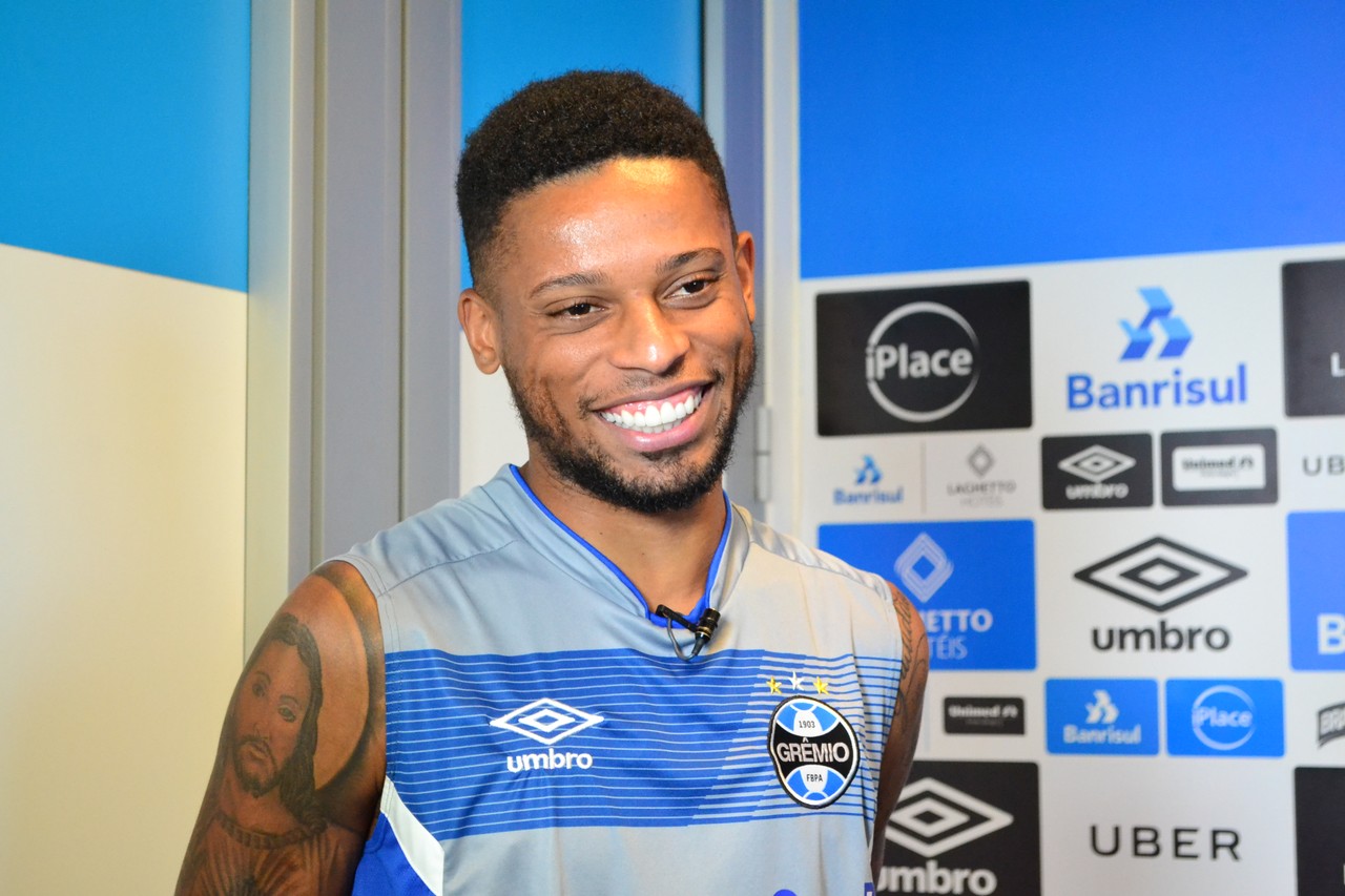 Após 1º gol, André planeja fincar raízes no Grêmio para matar saudades de título