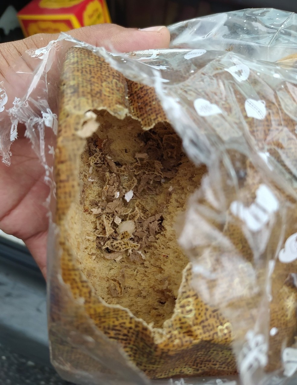 Produtos continham fezes de rato e embalagens violadas — Foto: Reprodução/Praia Grande Mil Grau